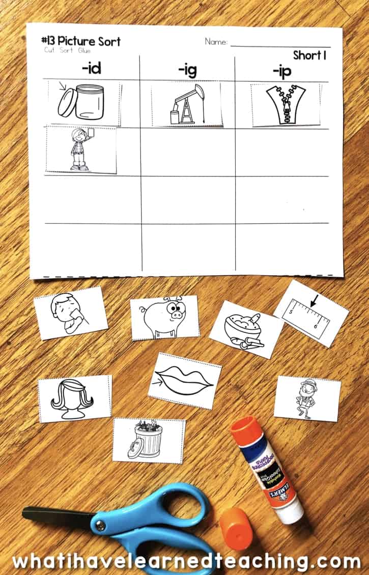 Do you need some new phonics activities? These Short I Phonics Worksheets give students practice reading and writing short i CVC words. On this page, students sort pictures into columns with the same word family. This is a great no-prep printable for kindergarten word work centers and covers all of the short i CVC words taught in kindergarten and first grade reading.. #kindergartenworksheets #shortiworksheets #phonicsworksheets #phonicsprintables