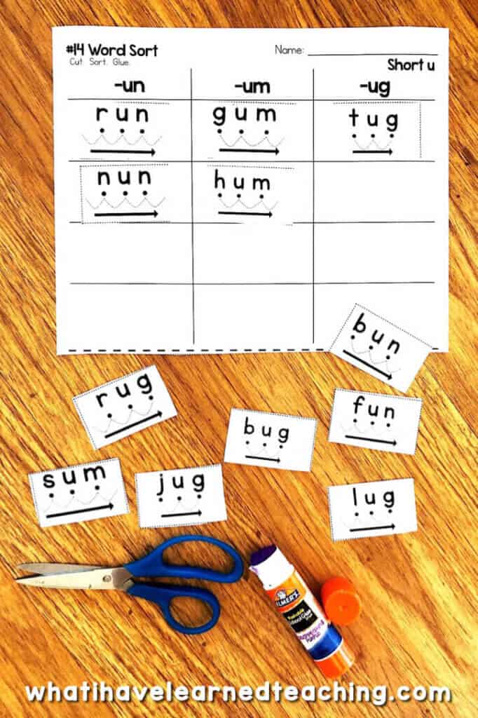 These Short U Phonics Worksheets give students practice reading and writing short u CVC words by word family. For this worksheet, students find the word in the word bank and write it. This is a great no-prep printable for kindergarten word work centers. #kindergartenworksheets #shortuworksheets #phonicsworksheets #phonicsprintables
