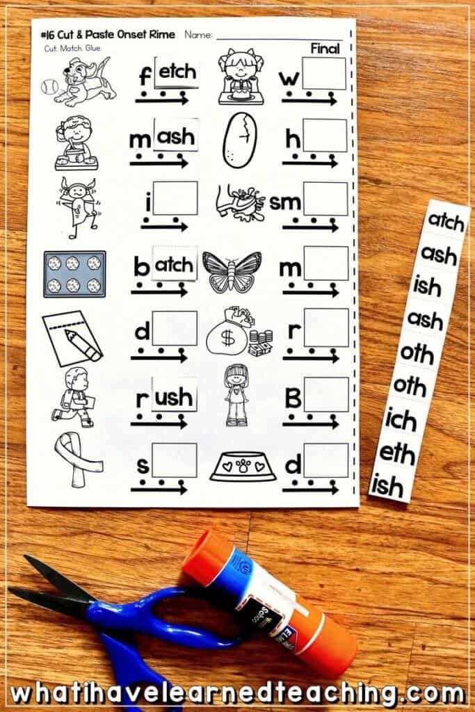 Digraph phonics worksheets that help students blend, segment, and read words with TH, SH, CH, TCH, and WH. These phonics printables are great for kindergarten and first-grade reading centers or readers workshop. They make a great intervention for second grade and are differentiated from phonemic awareness activities to writing sentences. #digraphs #phonicsworksheets #teachdigraphs